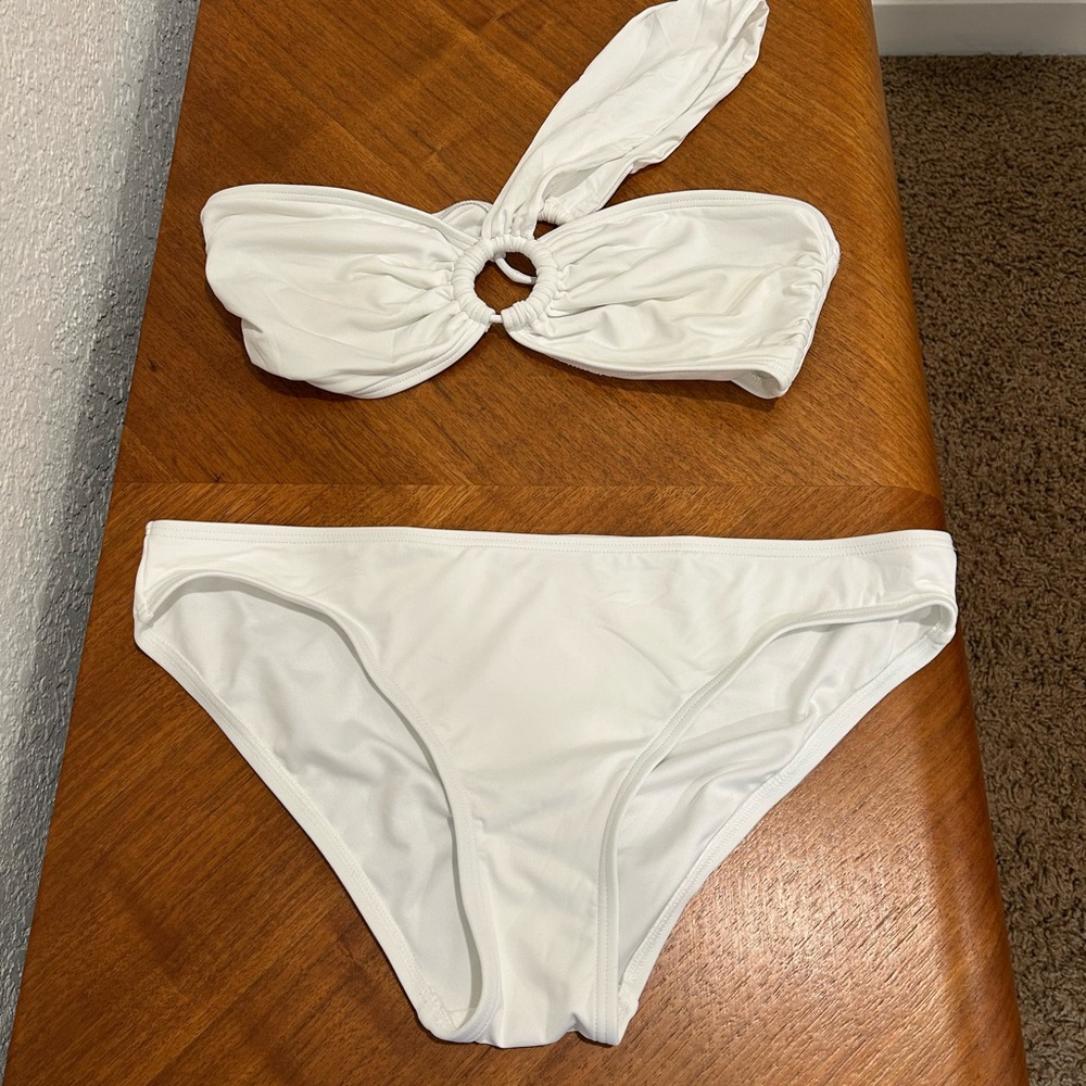 Cute swimsuit
Only worn once